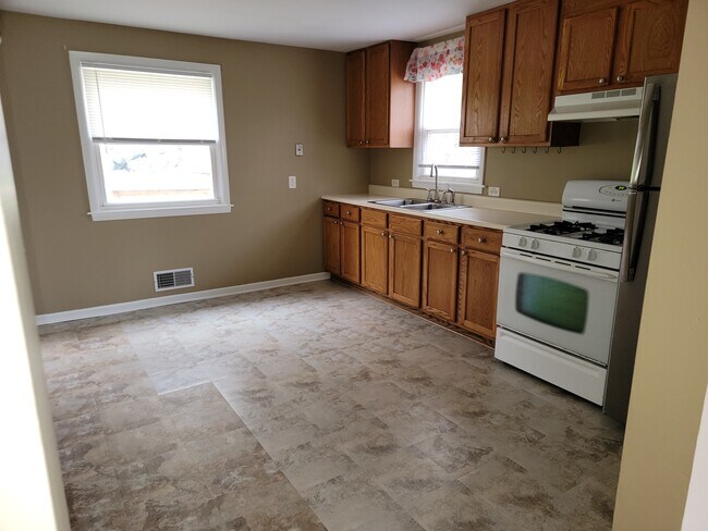 Kitchen - 41 N Lincoln Ave
