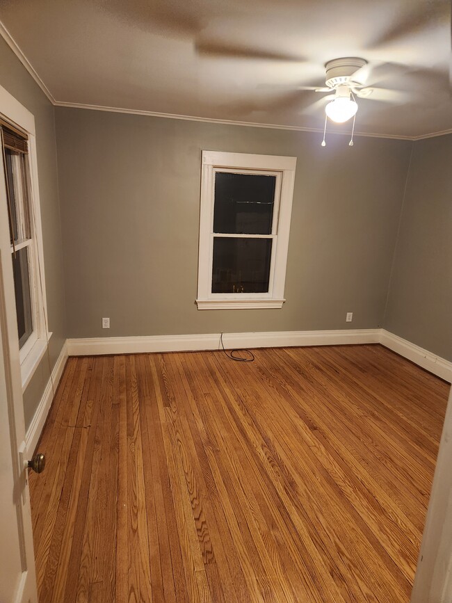 Building Photo - Fully Renovated Park and Beverly!