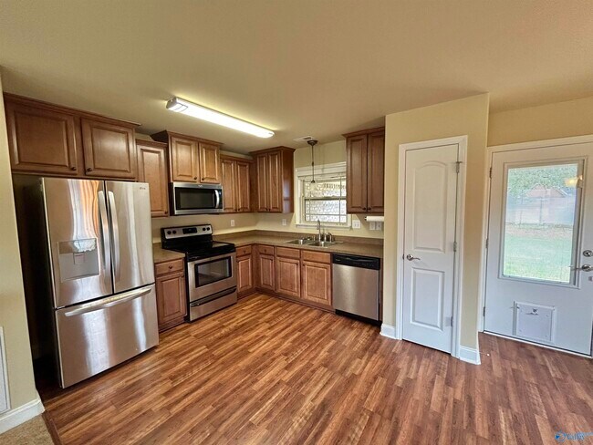 Building Photo - 4955 Montauk Trail SE