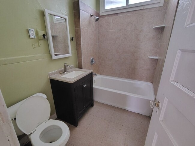 Building Photo - 1110 Bellevue Ave