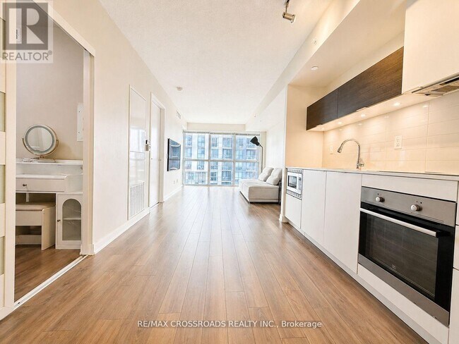 Building Photo - 20 Thomas Riley Rd