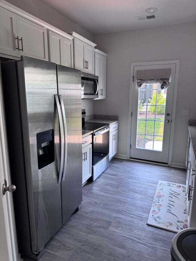 Building Photo - 285 Moyer Dr