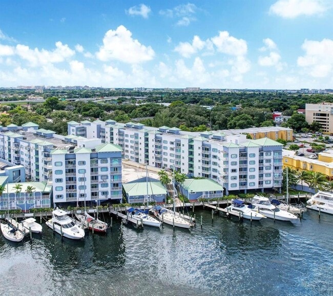 Foto del edificio - 2415 NW 16th Street Rd