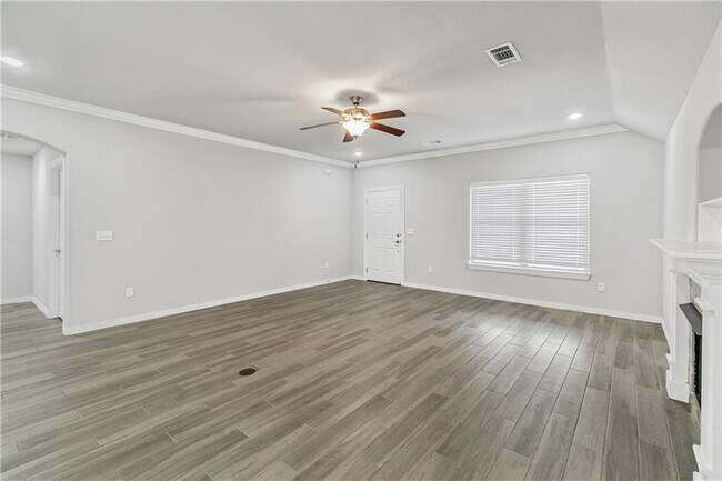 Building Photo - 971 Lakeview Dr
