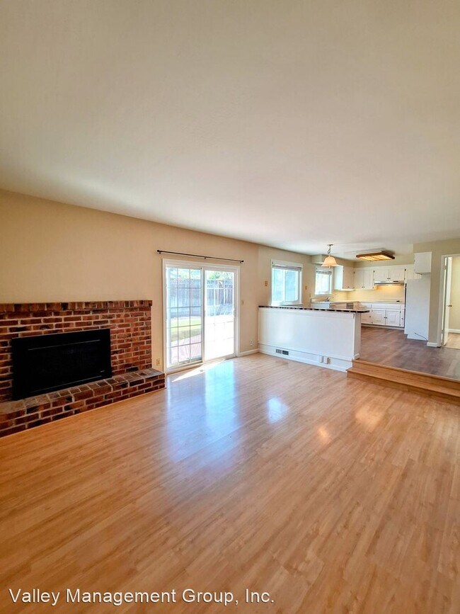 Building Photo - 5 br, 3 bath House - 572 Jesse James Dr