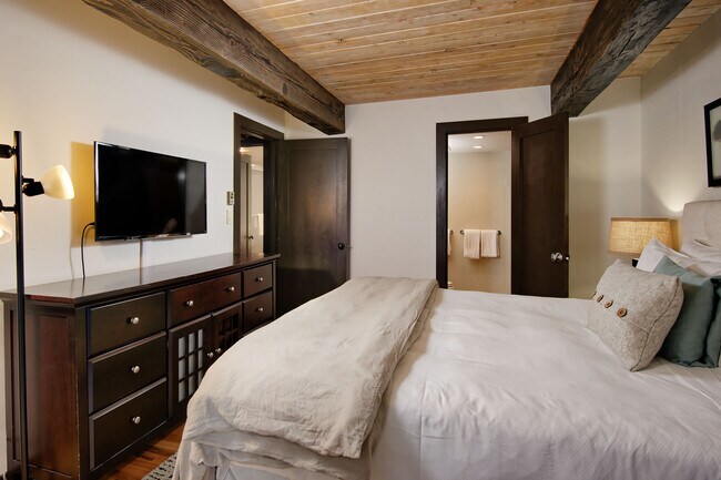 Foto del edificio - 1039 E Cooper Ave