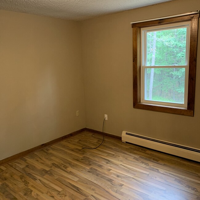 Building Photo - 256 Hubbard Rd