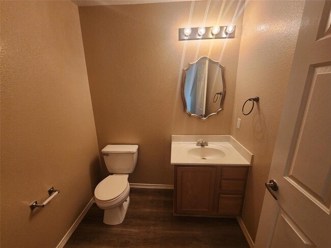Building Photo - 9417 Edmundsbury Dr