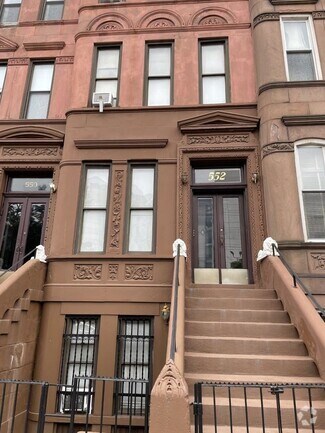 Building Photo - 556 W 165th St