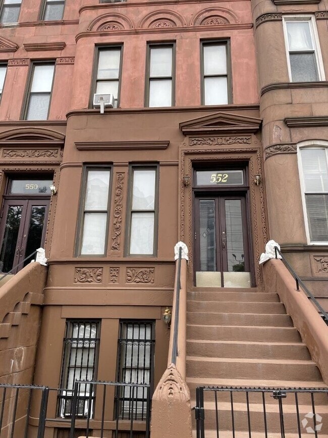 Building Photo - 556 W 165th St