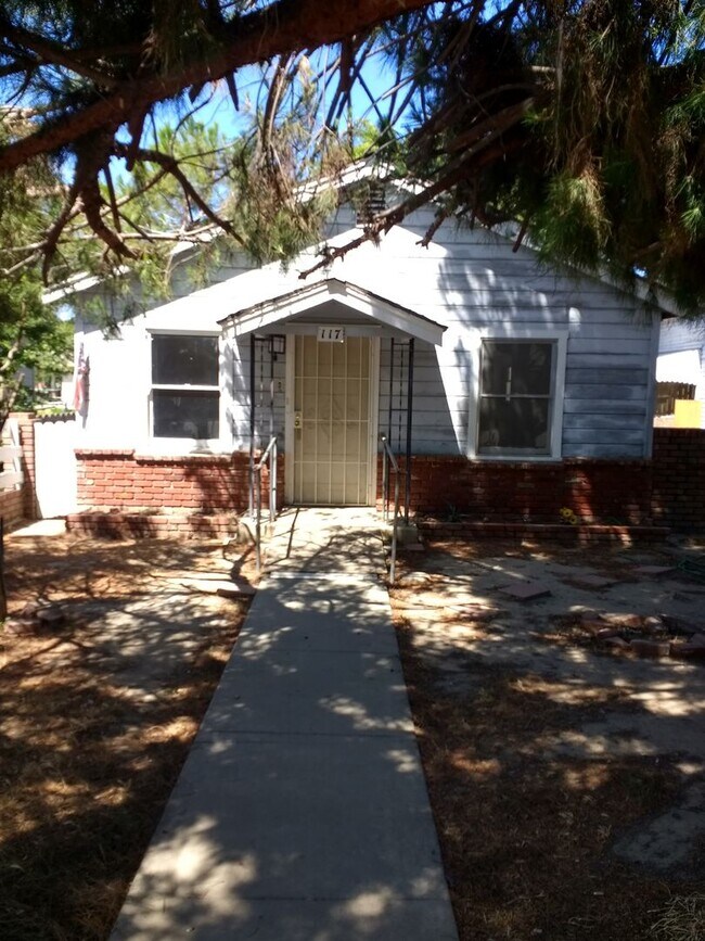 Building Photo - 2 Br 1 Ba available Now