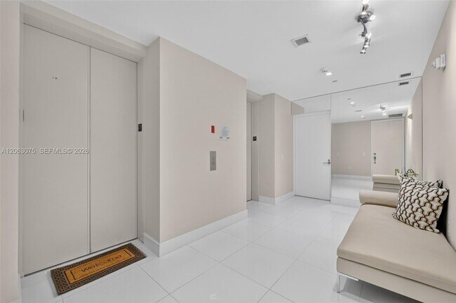 Foto del edificio - 1100 Biscayne Blvd