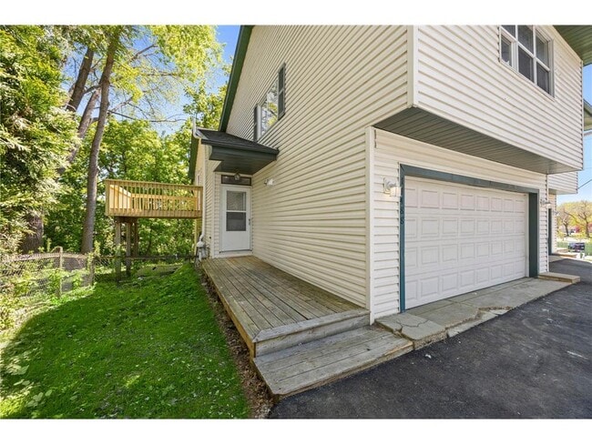 Building Photo - 14488 Garden View Dr