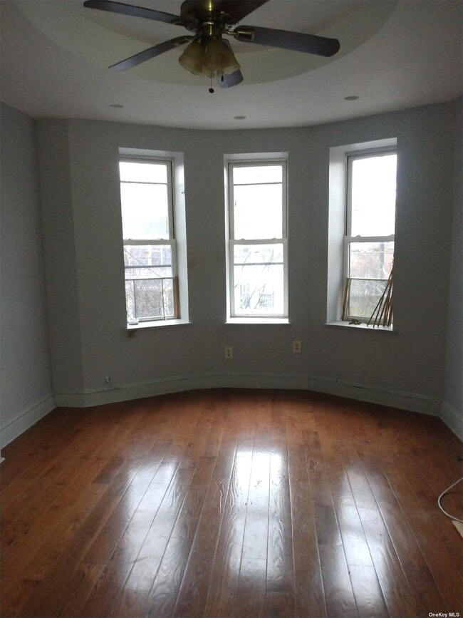 Building Photo - 136 Hale Ave