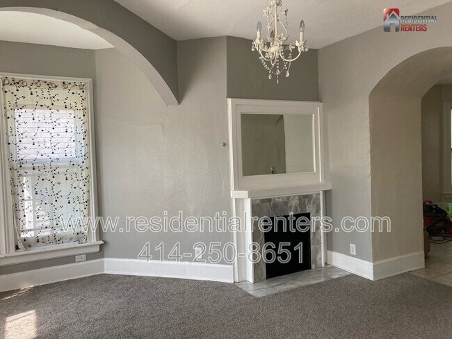 Foto del edificio - 1741 N Farwell Ave