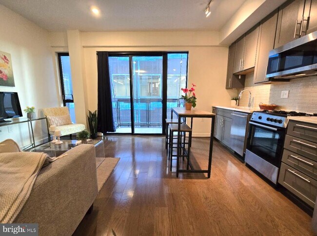 Foto del edificio - 1320 Fenwick Ln
