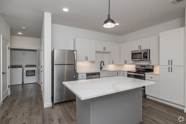 1BR, 1BA - 847SF - Kitchen - The Bend on Promenade