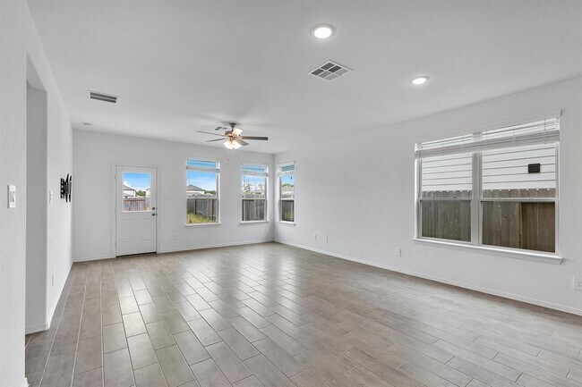 Foto del edificio - 9658 Caney Trails Rd