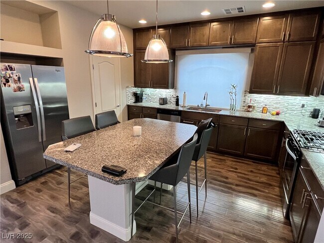 Foto del edificio - 8290 Hamilton Oaks St