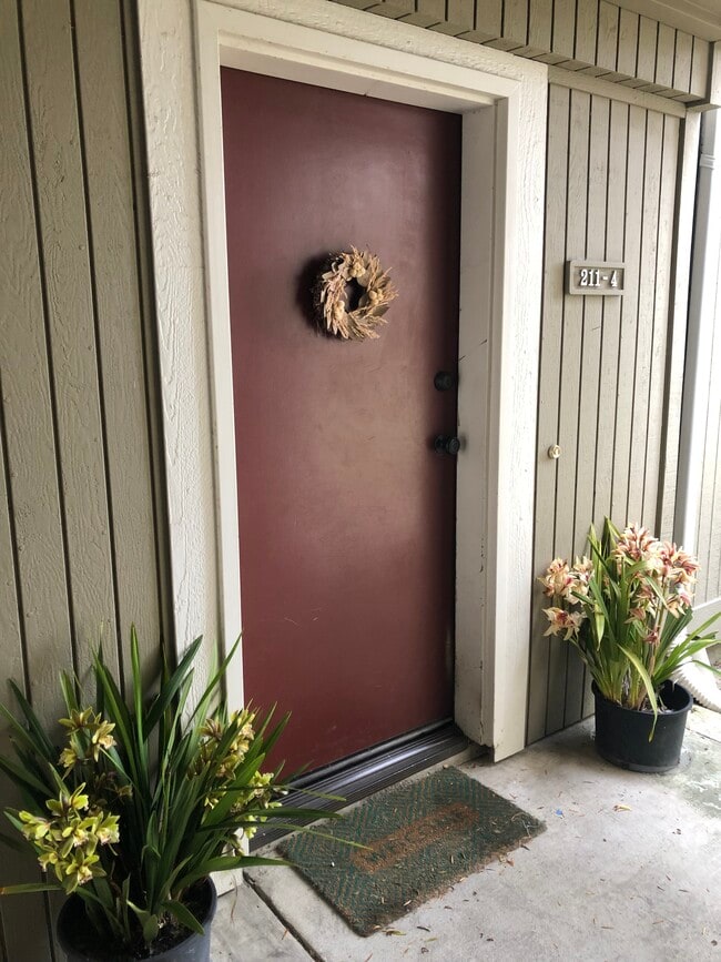 211 Apollo Unit 4, Hercules, CA 94547 Condo for Rent in Hercules, CA