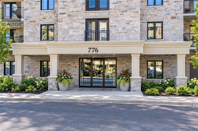 Photo du bâtiment - 776 Laurelwood Dr