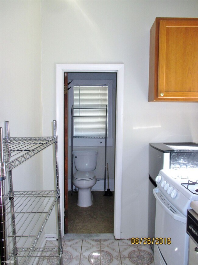 Building Photo - 9 br, 4.5 bath House - 1107 S State St