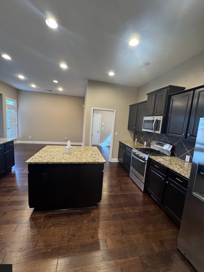 Building Photo - Spacious 5-Bedroom Home in Mooresville wit...