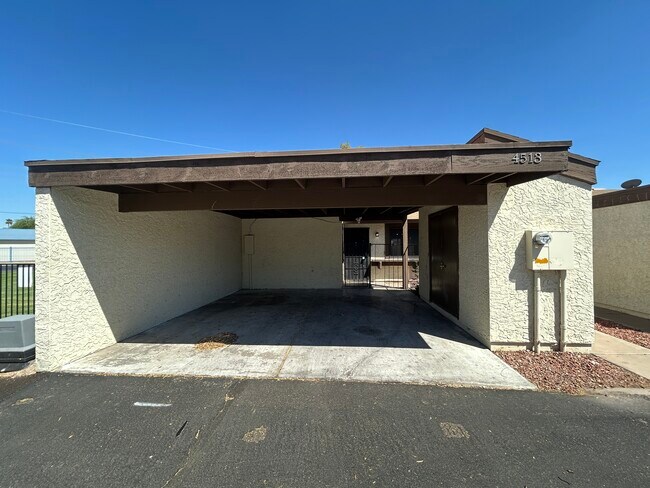 Foto del edificio - 4513 W McLellan Rd