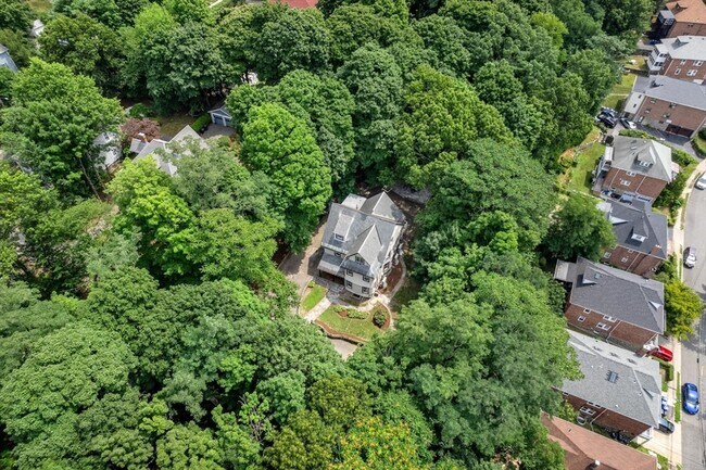 Foto del edificio - 136 Academy Hill Rd