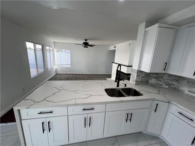 Building Photo - Beautifully Menifee Home with Three-Car Ga...