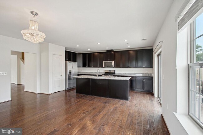 Building Photo - 3705 Chippendale Cir