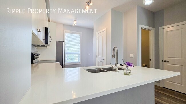Photo du bâtiment - Modern 2 Beds, 2.5 Baths TownHouse | 2 Pets Allowed