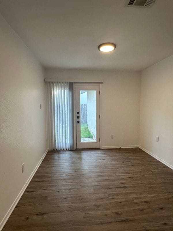 Building Photo - 7621 Scenic Brook Dr