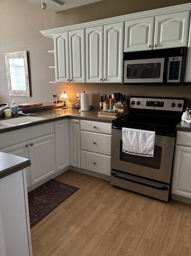 Building Photo - 420 Community Dr