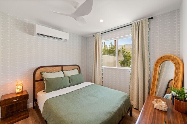 Building Photo - AVAILABLE NOW! Stunning Remodeled 1 Bed 1 ...