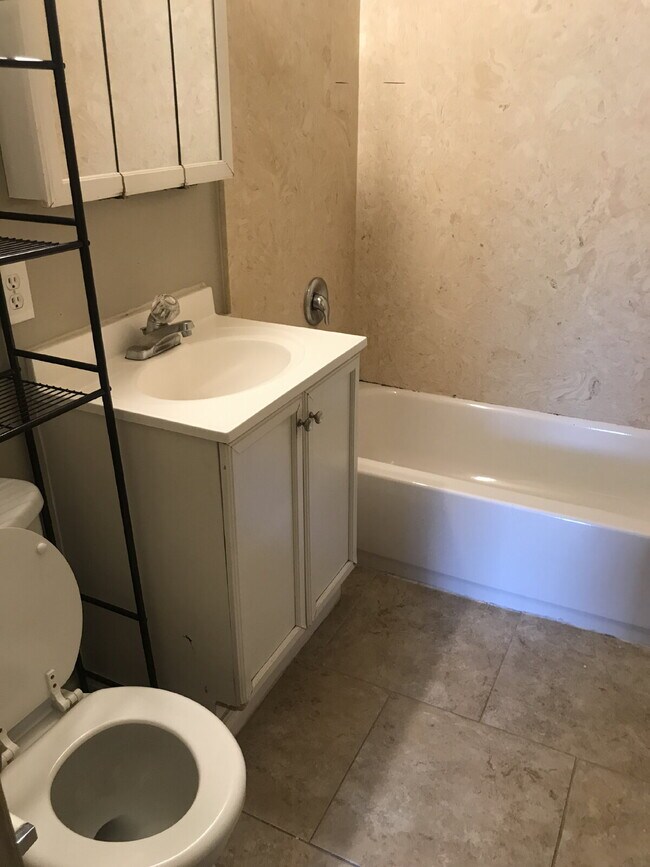 Foto del edificio - Two bedroom in great Ogden Location!