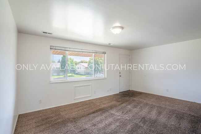 Building Photo - 1050 W 1050 S
