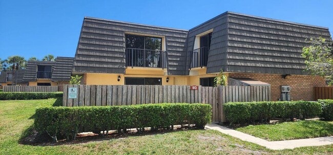 Building Photo - 913 9th Way