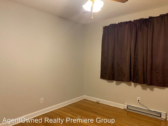 Building Photo - 3 br, 1 bath House - 404 Madeline Ave