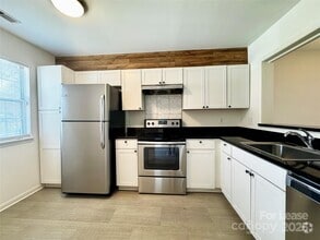 Building Photo - 6102 Heath Ridge Ct