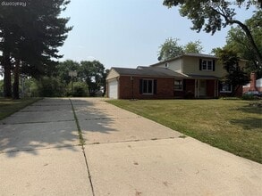 Building Photo - 4803 Thorntree Dr