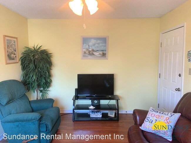 Building Photo - 1 br, 1 bath House - 7 Birch Street #201