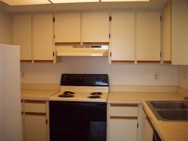 Foto del edificio - Two Bedroom Condo In Midport Place II  Til...