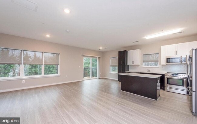 Foto del edificio - 3307 Demirel Way