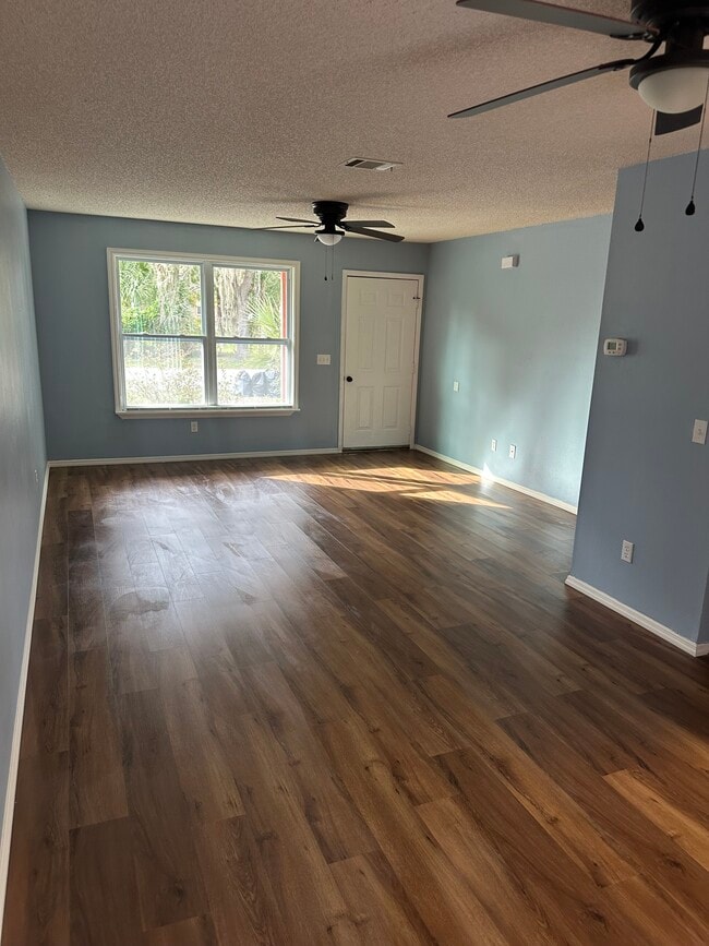 Building Photo - 345 Chinaberry Ave