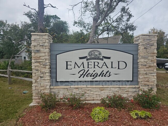 Foto del edificio - 12115 Emerald Heights Ln