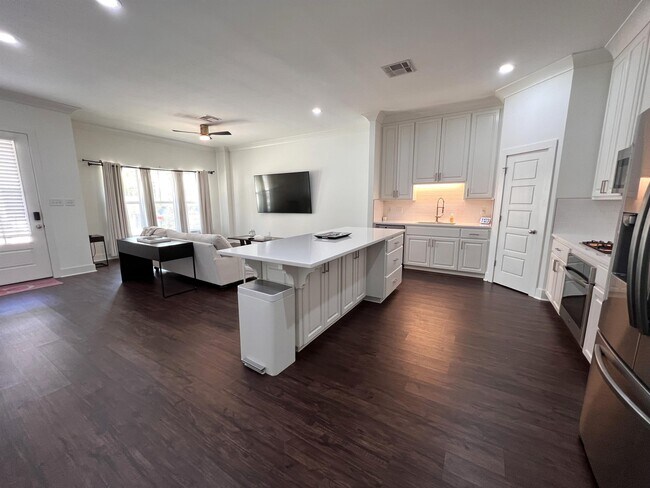 Foto del edificio - 9118 Stonecroft Ave.