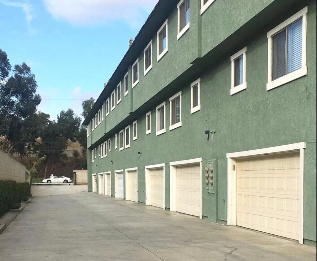 Foto principal - Bellflower Townhome
