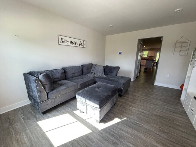 Building Photo - Newly Built North Chesterfield Townhome Fo...