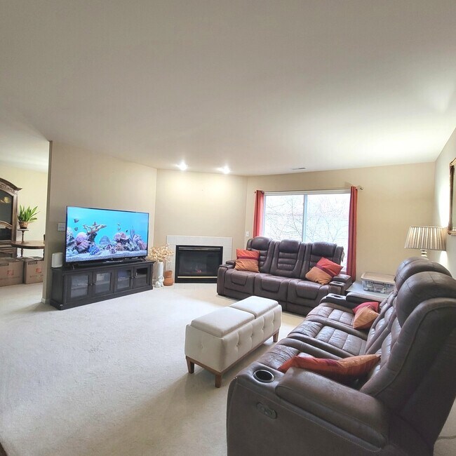 Foto del edificio - 3413 Blue Ridge Dr